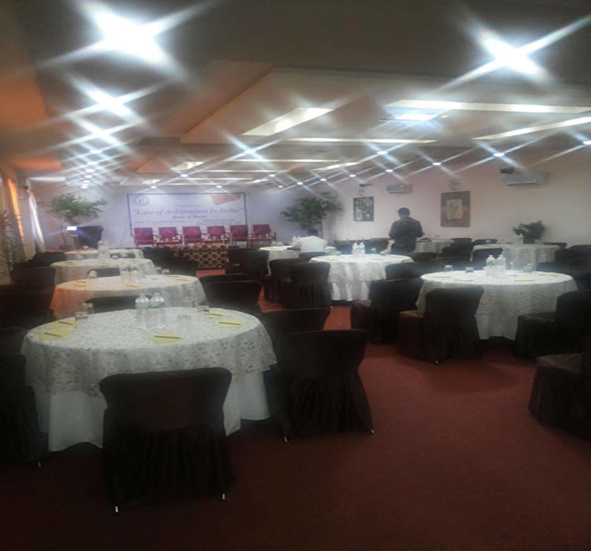 Hotel The Royal Plaza Gangtok Esterno foto
