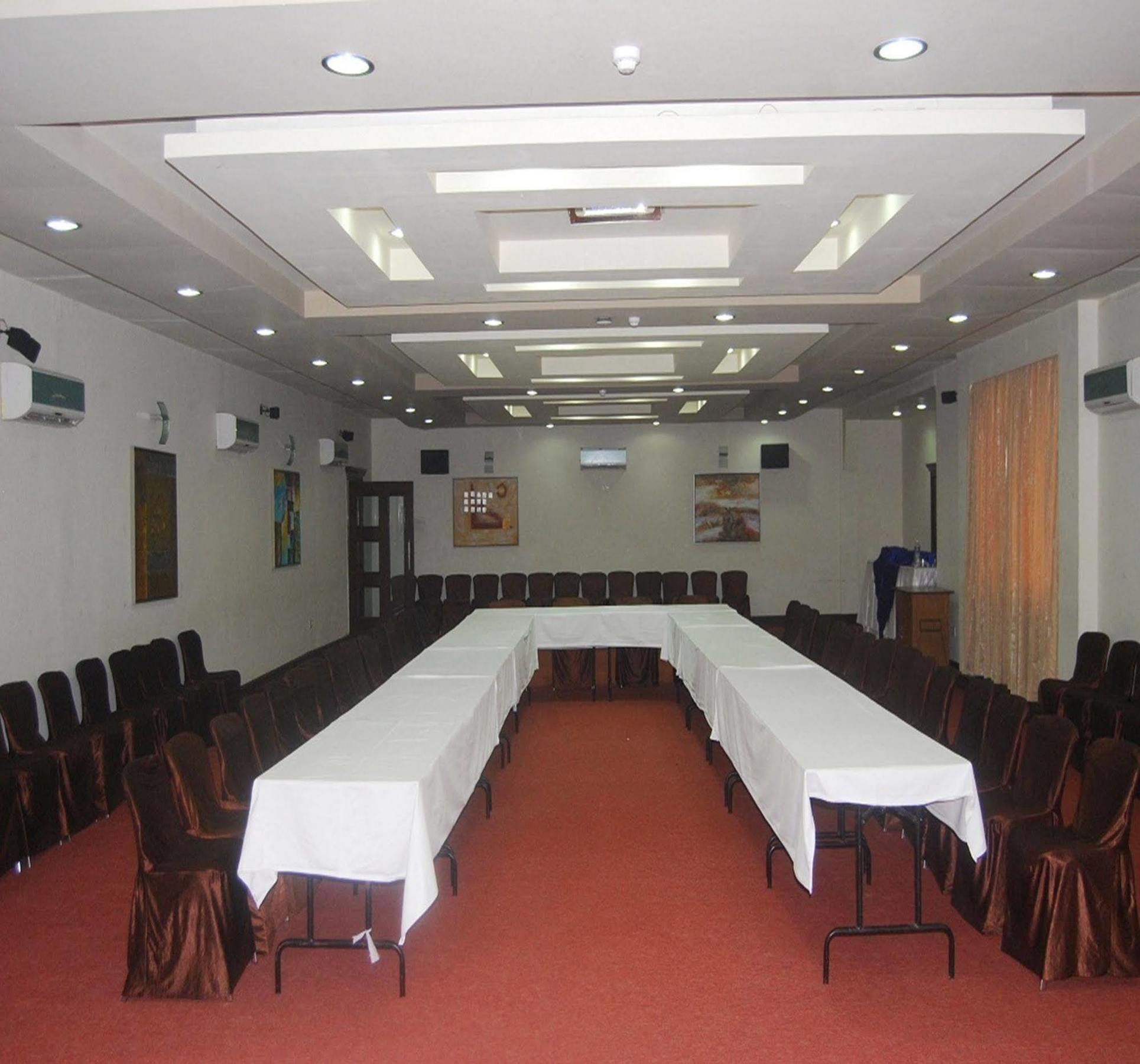 Hotel The Royal Plaza Gangtok Esterno foto