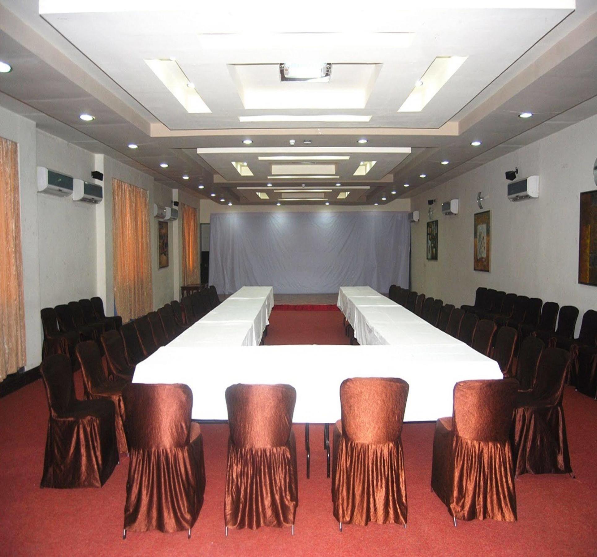 Hotel The Royal Plaza Gangtok Esterno foto