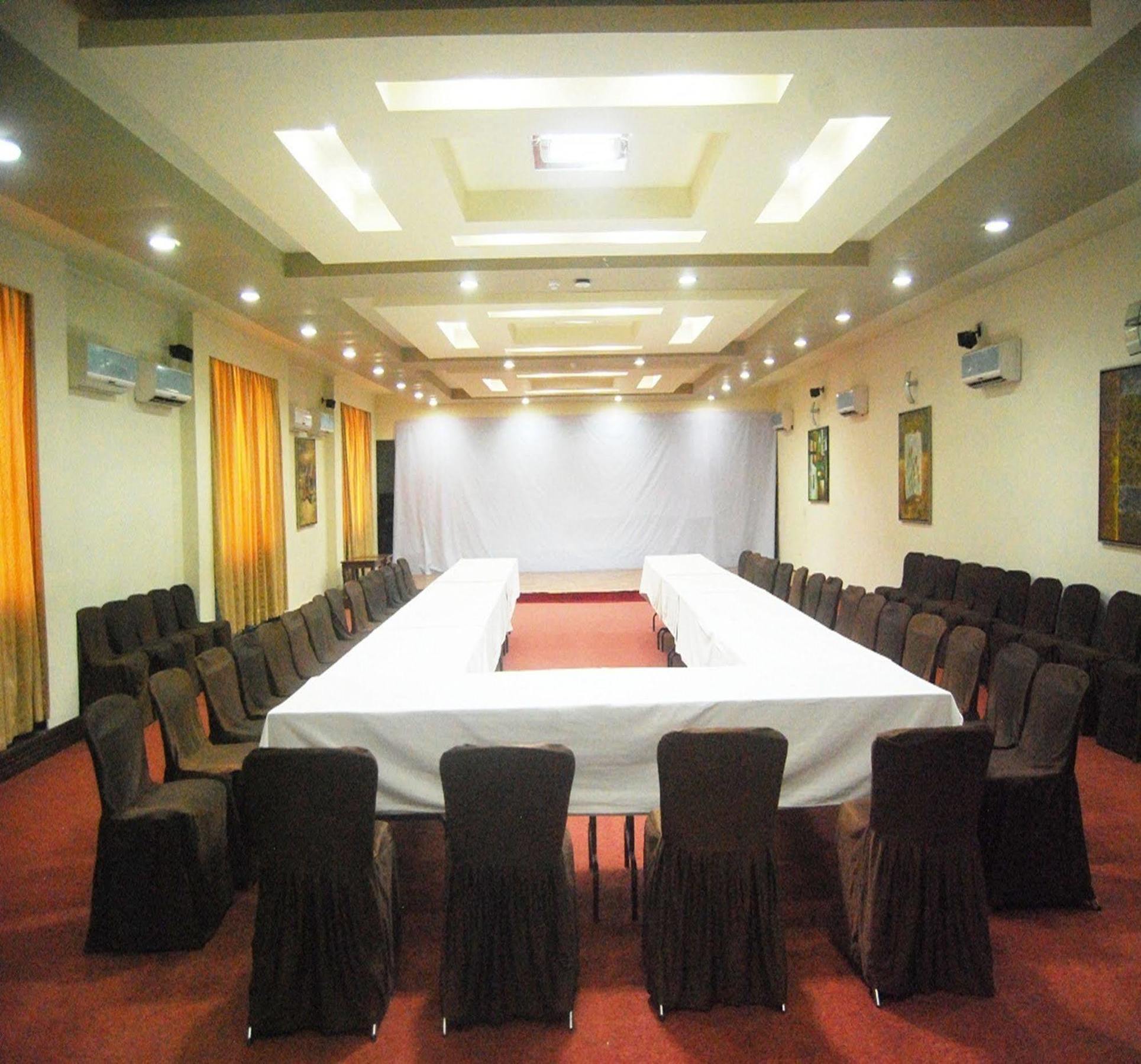 Hotel The Royal Plaza Gangtok Esterno foto