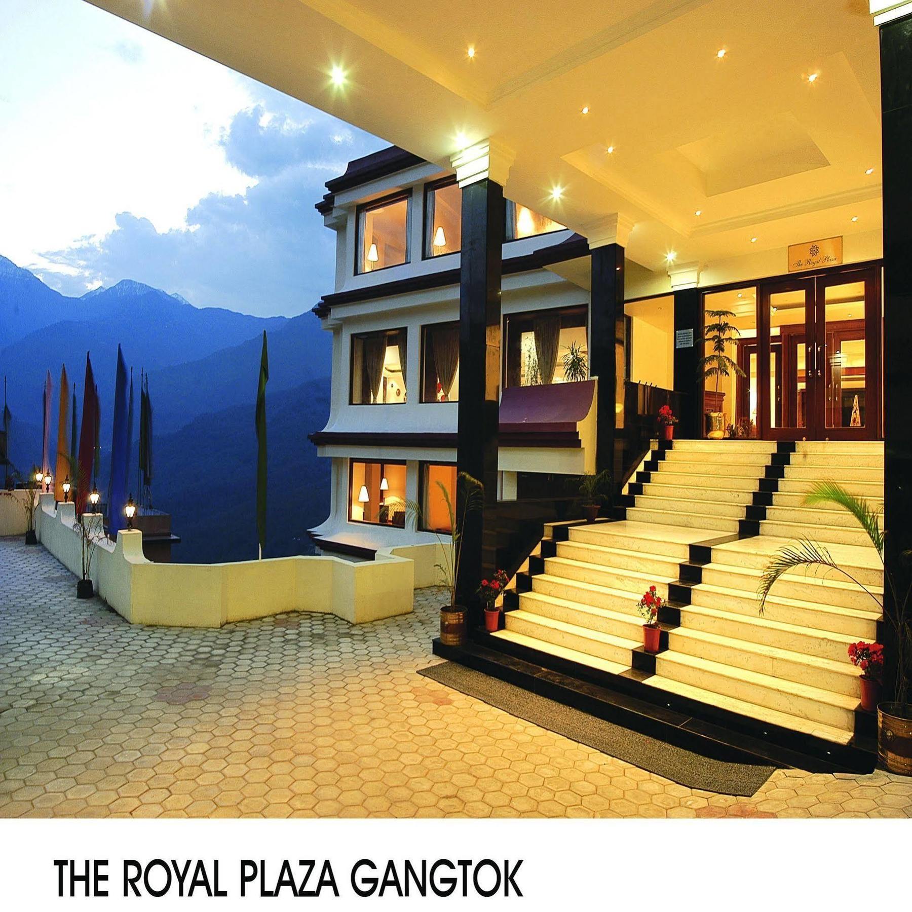 Hotel The Royal Plaza Gangtok Esterno foto